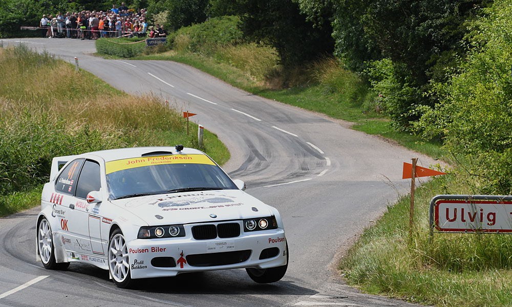 John Frederiksen og Thomas Holm Hansen for fuld fart på rallyets anden hastighedsetape
(Foto: Specialpressen)